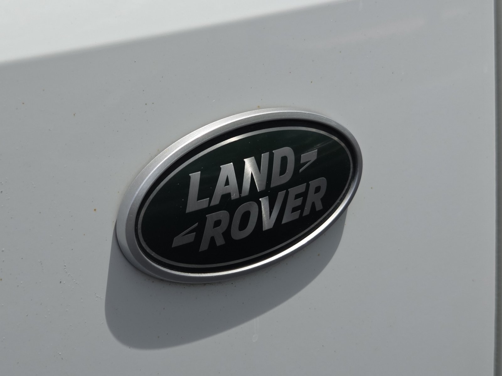 Used 2023 Fuji White Land Rover Dynamic image 17