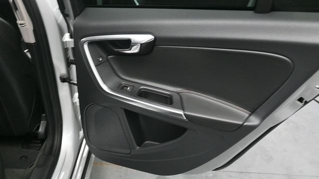 Used 2017 Silver Volvo T5 image 16
