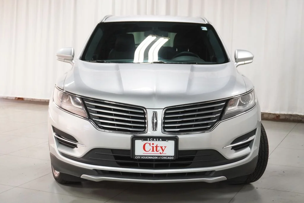 Used 2017 Ingot Silver Lincoln Premiere image 9