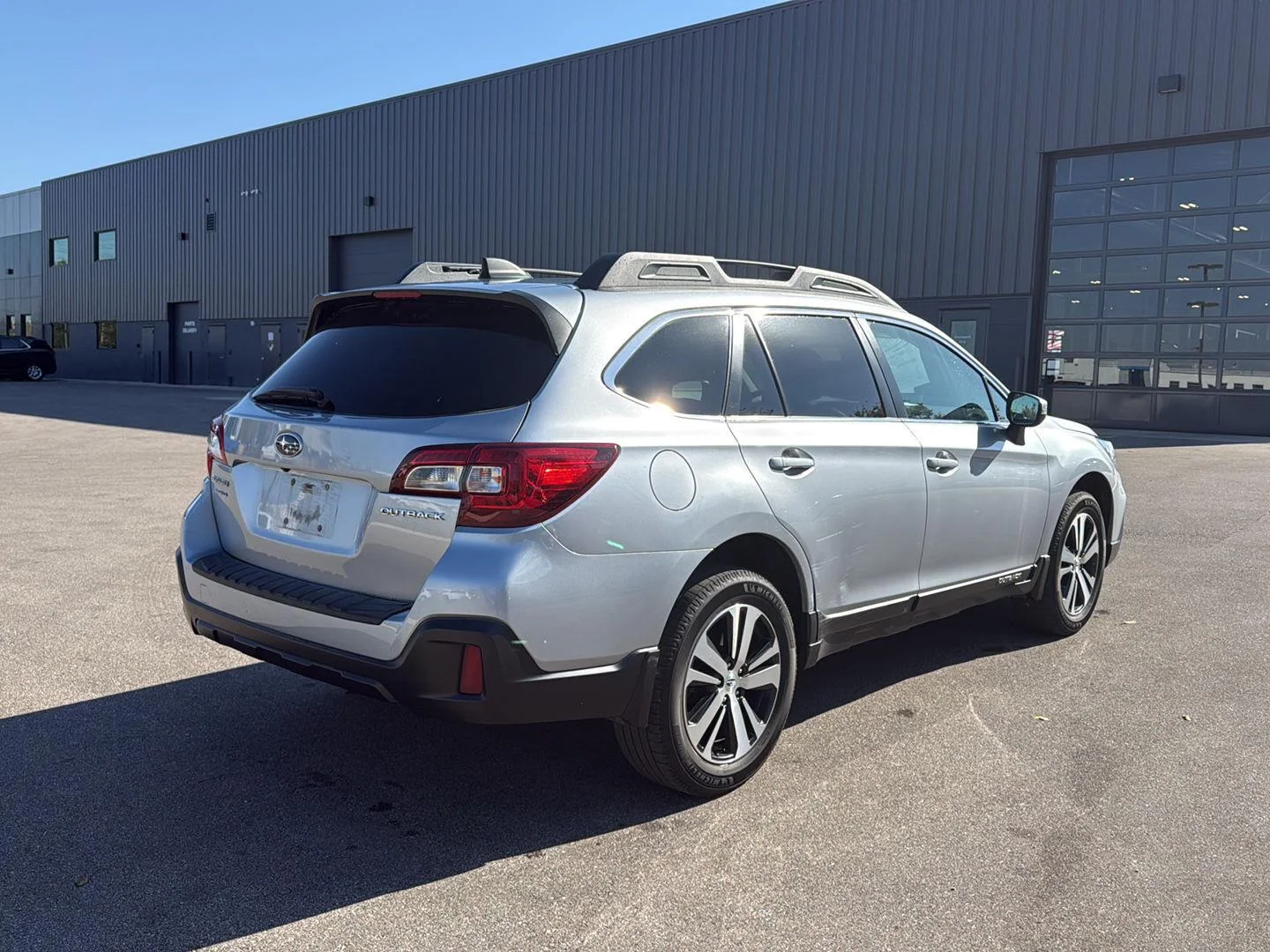 Used 2019 Ice Silver Metallic Subaru Limited image 3
