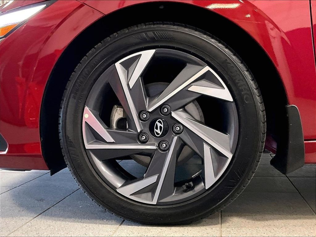 Used 2025 Red Hyundai SEL Sport image 7