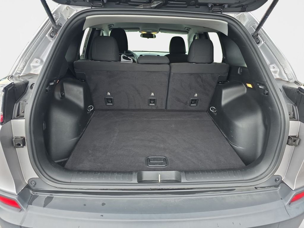 Used 2019 Billet Silver Metallic Jeep Latitude image 22