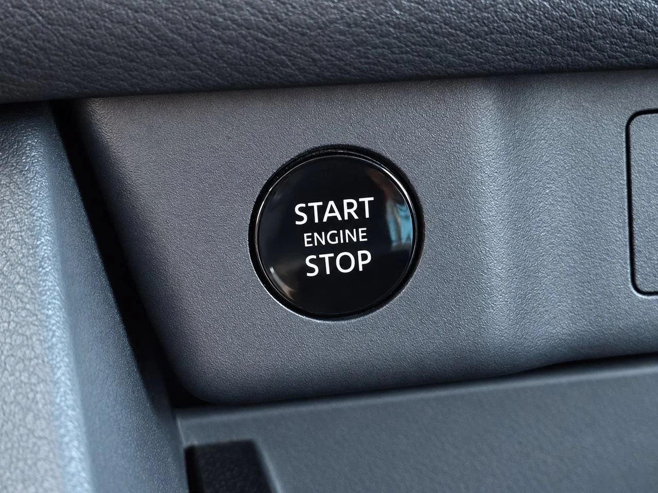 Used 2025  Nissan SV image 21