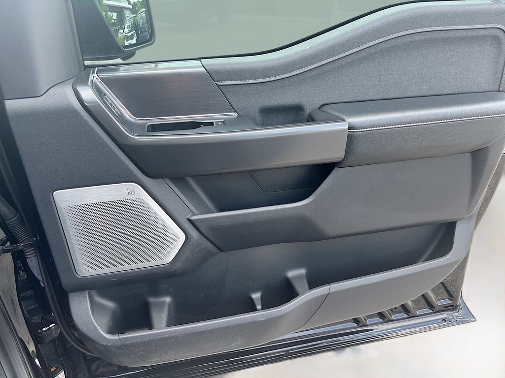 Used 2024  Ford Lariat image 23
