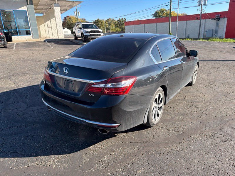 Used 2017  Honda EX-L image 6