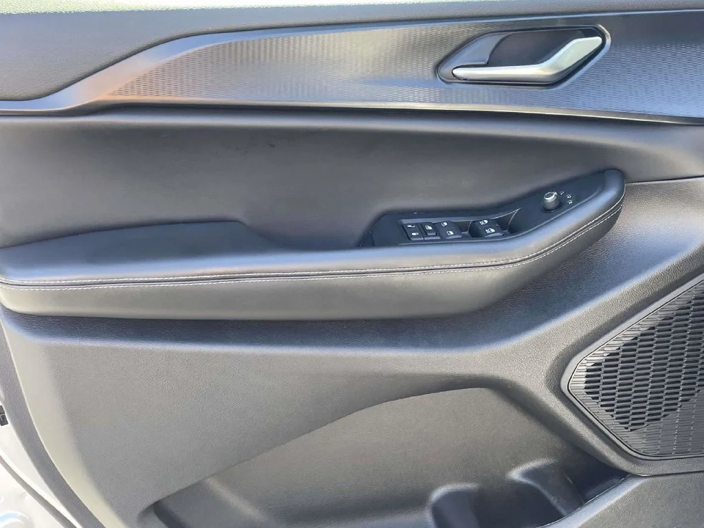 Used 2024 Silver Jeep Altitude X image 21