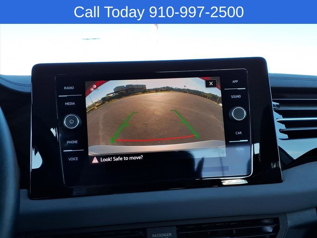 Used 2025 Silver Volkswagen SE image 14