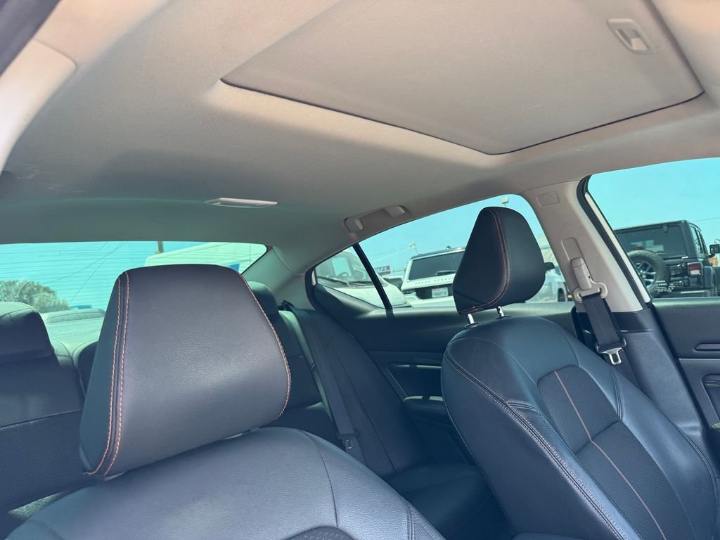 Used 2022 White Nissan 2.5 SR image 2