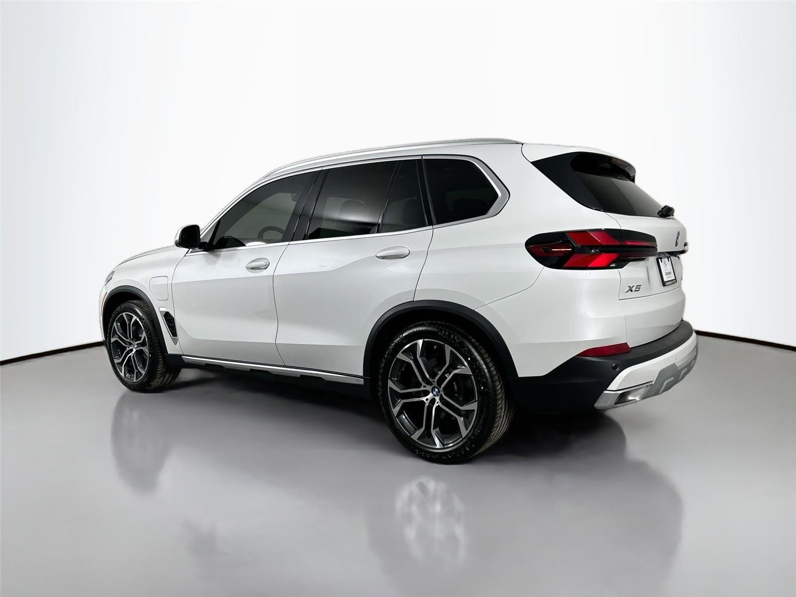 New 2026 Mineral White Metallic BMW xDrive50e image 8
