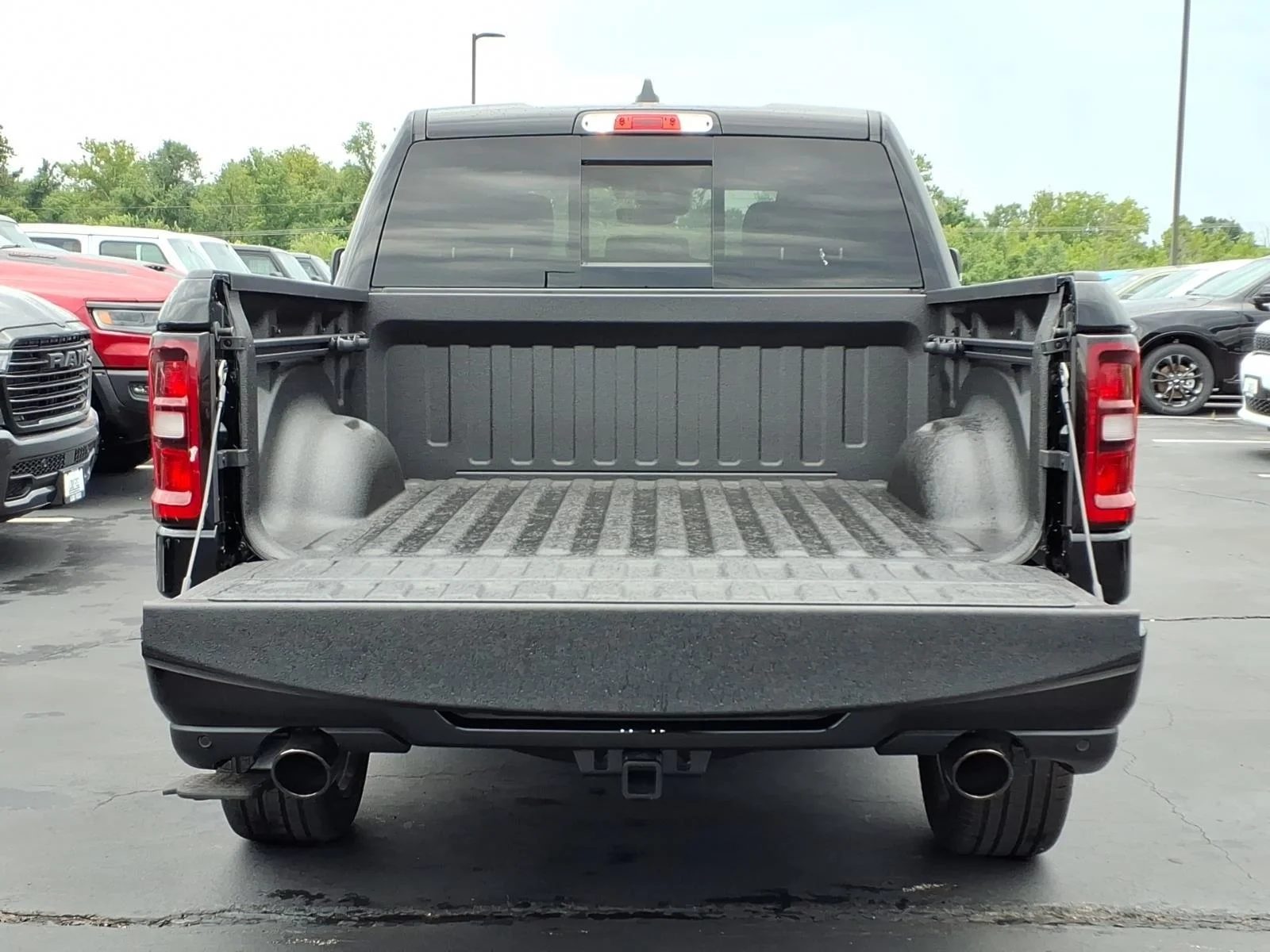 New 2026 Diamond Black Crystal Pearl-Coat Exterior Paint RAM Laramie image 17