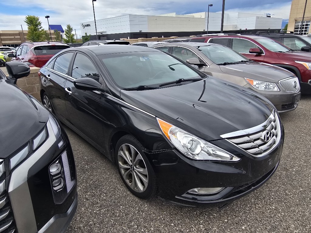 Used 2013 Midnight Black Mica Hyundai SE image 7