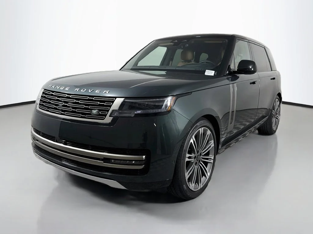 New 2027 Belgravia Green LAND ROVER  image 1
