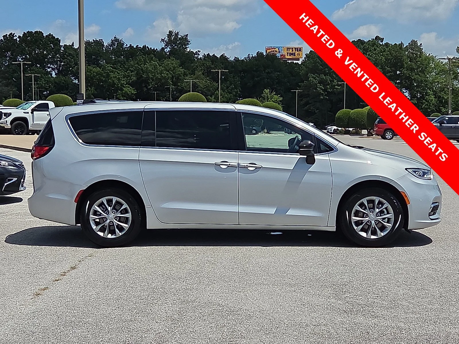 Used 2026 Silver Mist Clearcoat Chrysler Limited image 6