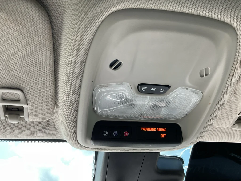 Used 2020 White Frost Tricoat Buick Select image 22