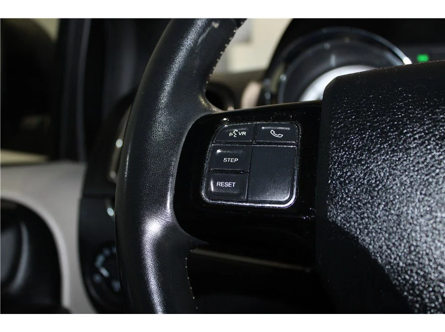 Used 2019 White Knuckle Clearcoat Dodge SXT image 27