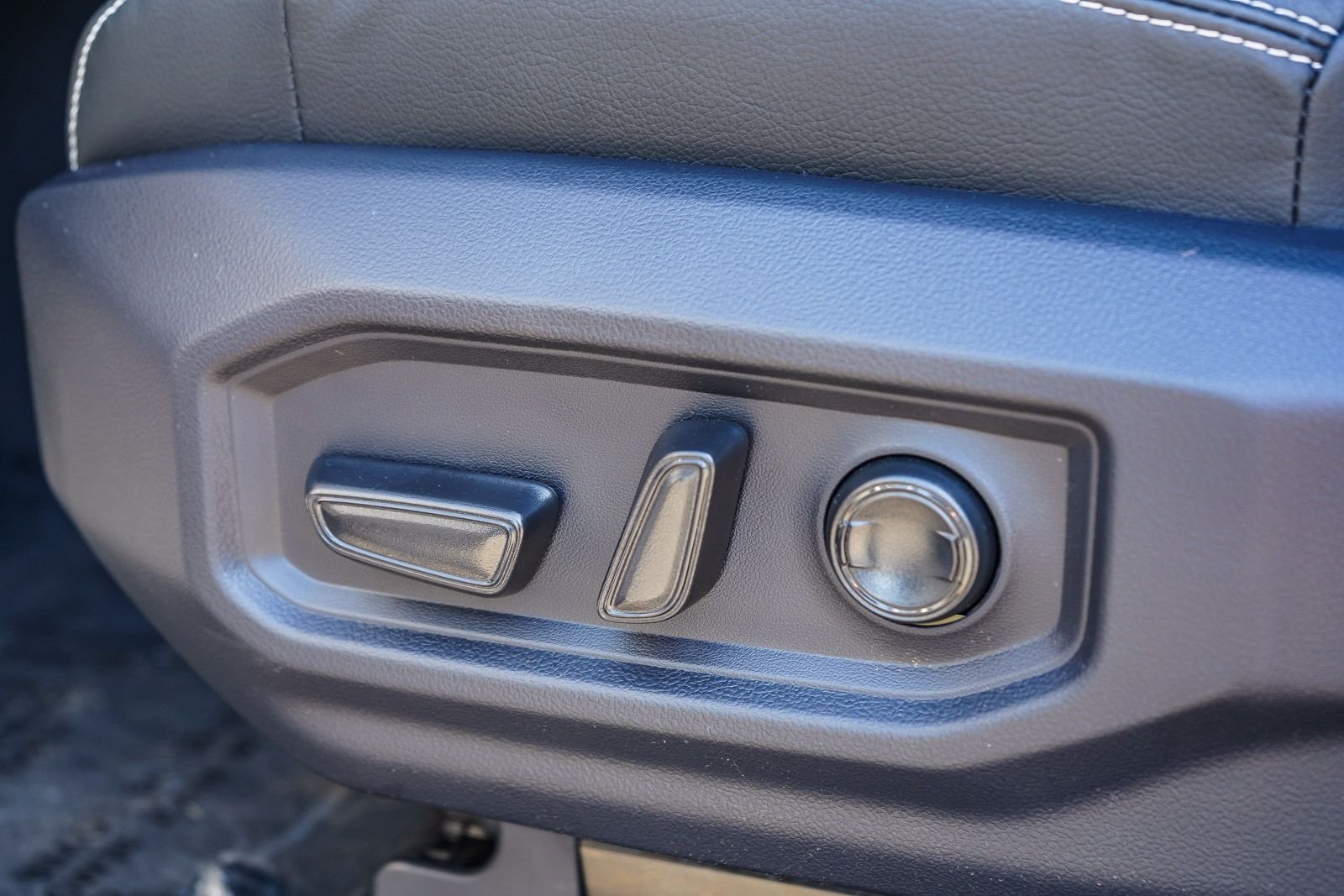 2026 Toyota Tundra Limited - Photo 21