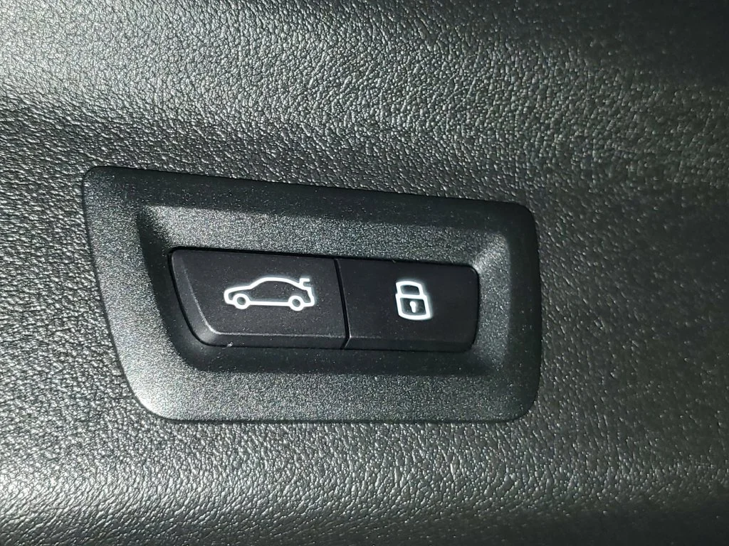 Used 2026 Blue BMW xDrive28i image 9