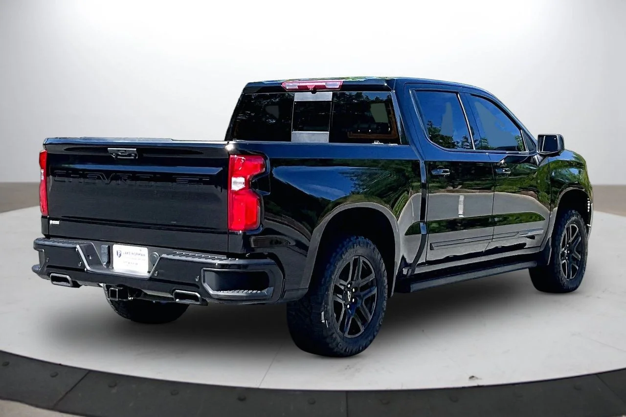 Used 2024 Black Chevrolet High Country image 8