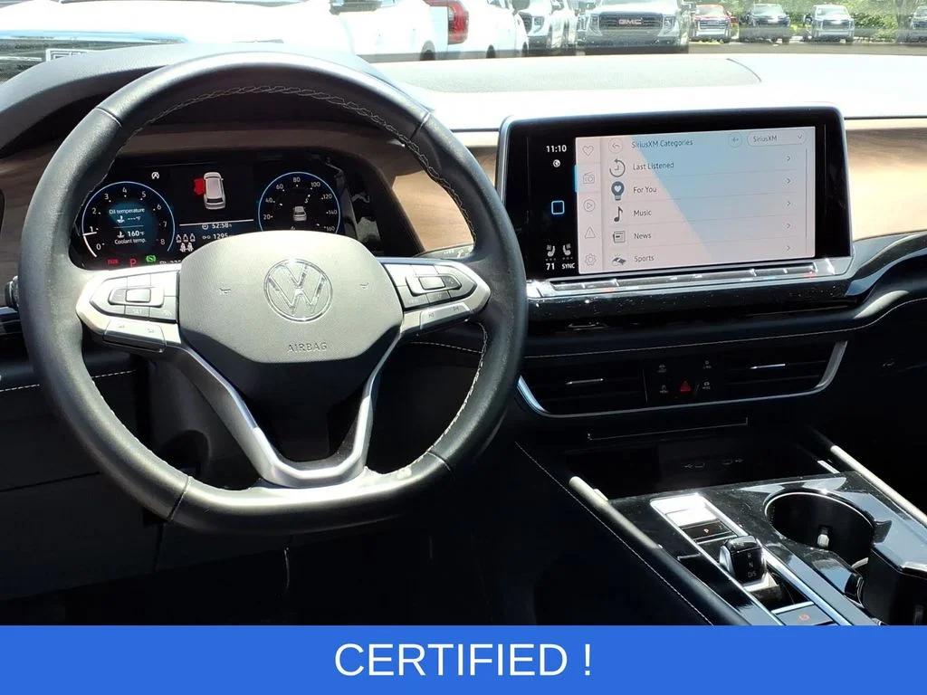 Used 2024  Volkswagen 2.0T SE w/Technology image 2