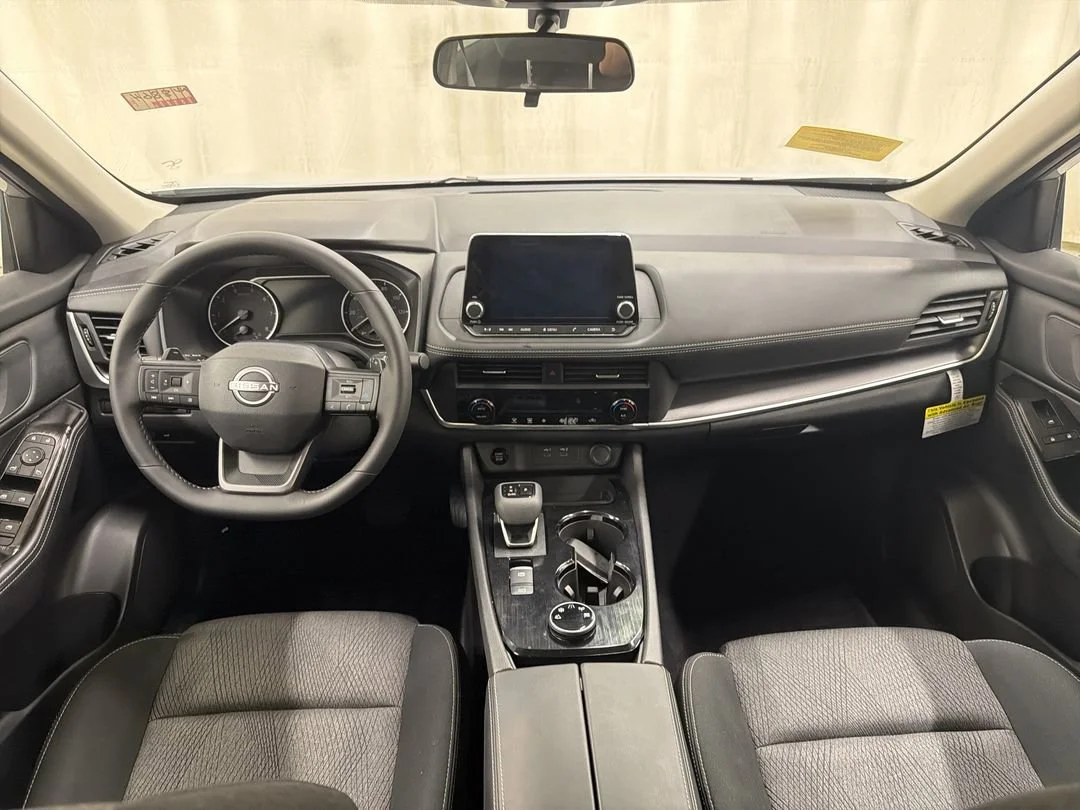 2025 Nissan Rogue SV - Photo 12