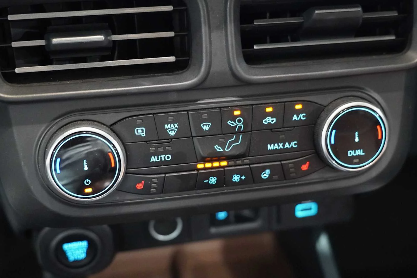 Used 2023 Carbonized Gray Metallic Ford Lariat image 18