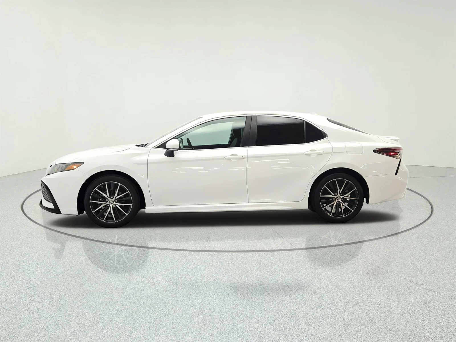 Used 2023 Ice Cap Toyota SE image 8