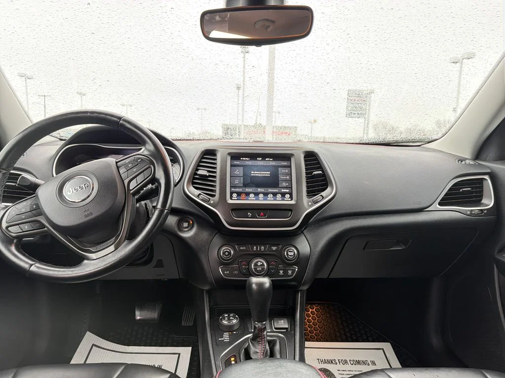 Used 2020 Silver Jeep Trailhawk image 12