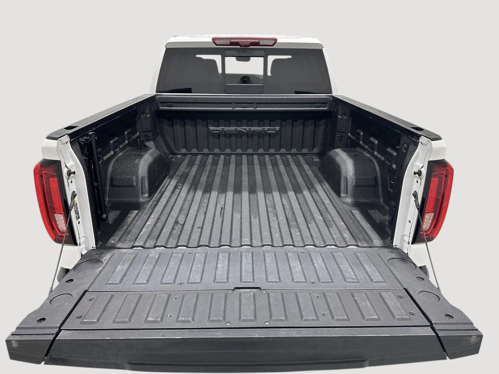 Used 2024 White Frost Tricoat GMC Denali image 26