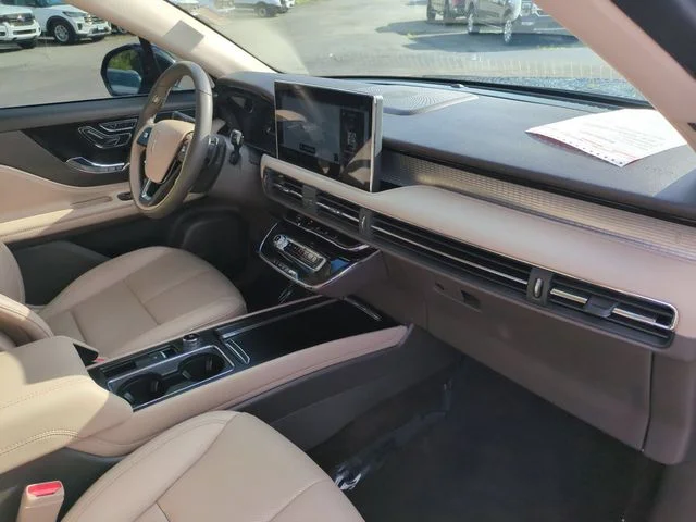 Used 2023 Gray Lincoln Standard image 34
