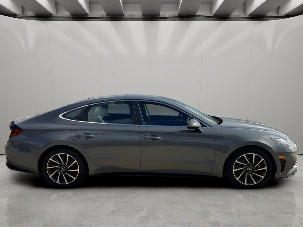 Used 2022 Hampton Gray Hyundai Limited image 7