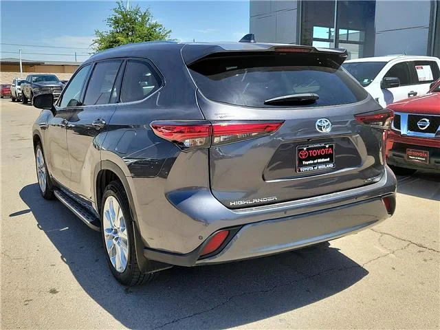 Used 2021 Magnetic Gray Metallic Toyota Limited Front-wheel Drive image 2