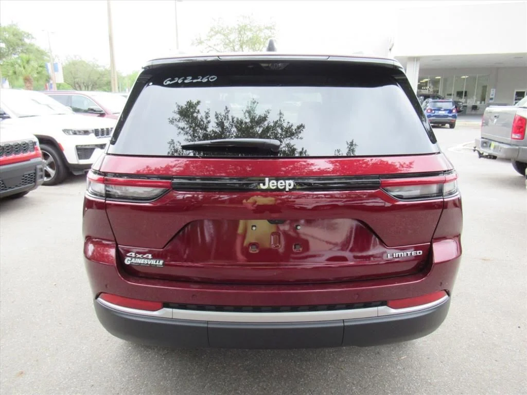 New 2026 Velvet Red Pearl-Coat Exterior Paint Jeep Limited image 5