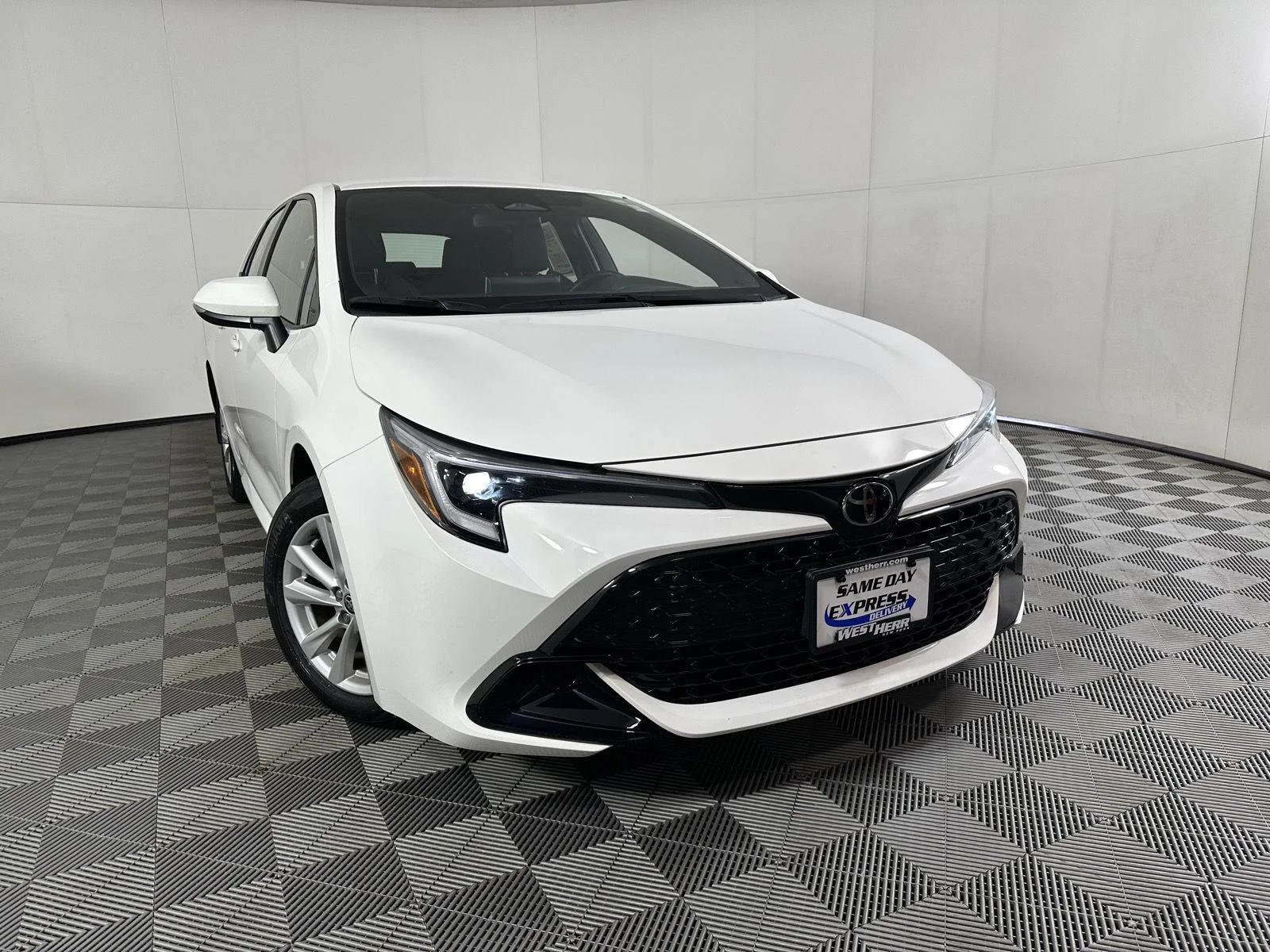 Used 2024 Ice Cap Toyota SE image 22