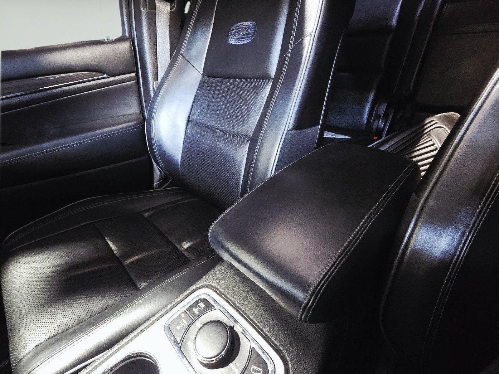 Used 2019 Diamond Black Jeep Overland image 44