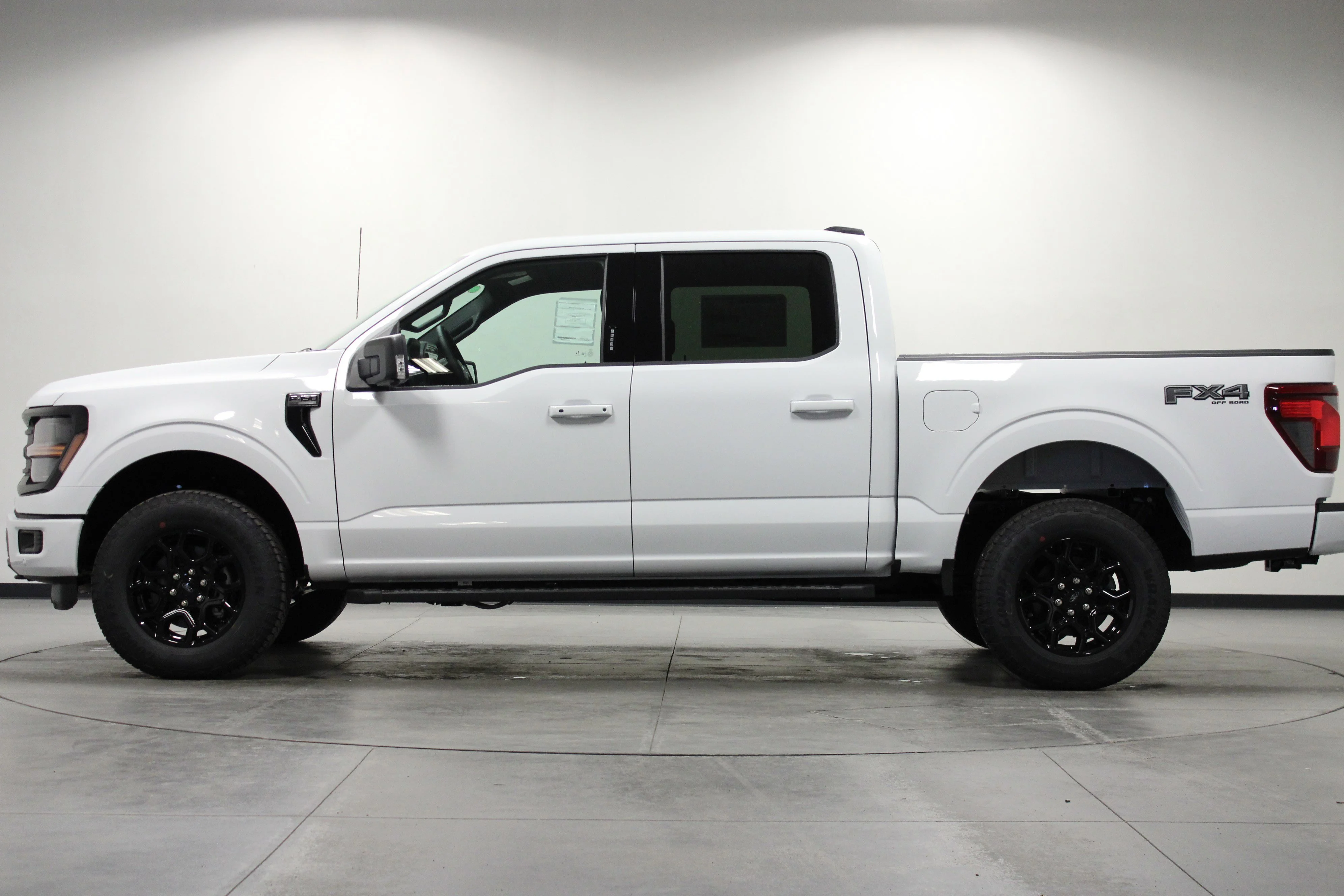 New 2026 Oxford White Ford XLT image 7