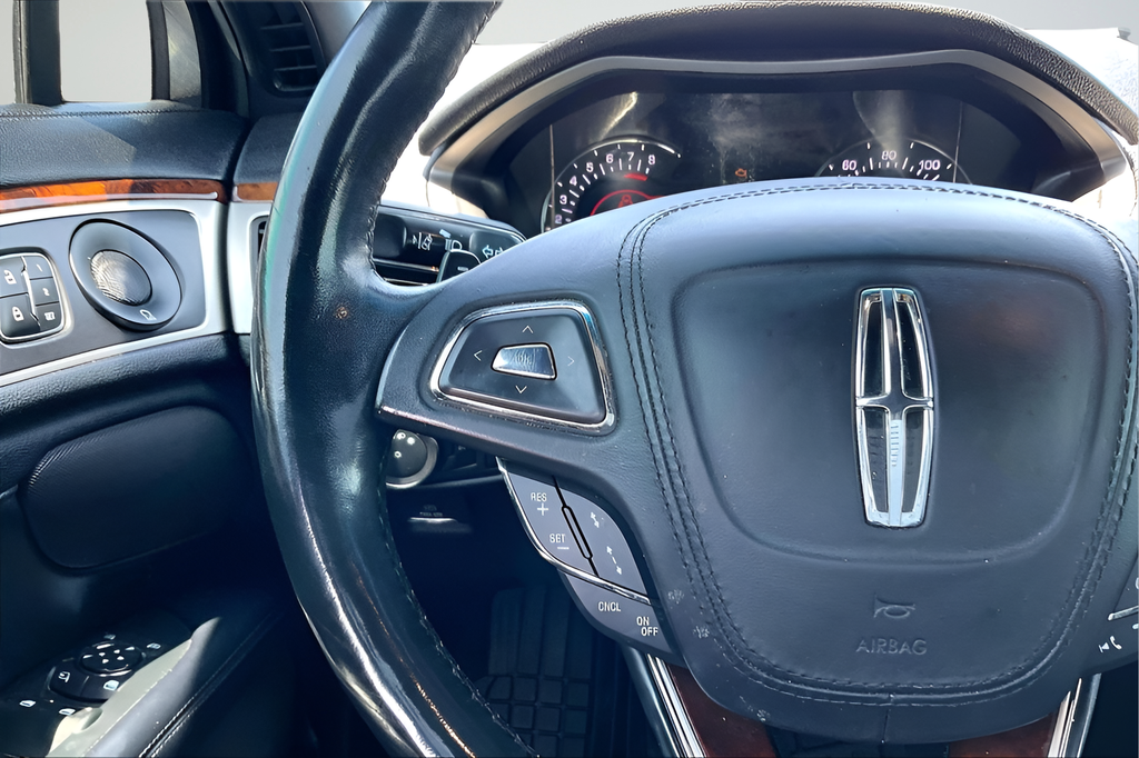 Used 2019 Gray Lincoln Reserve image 10