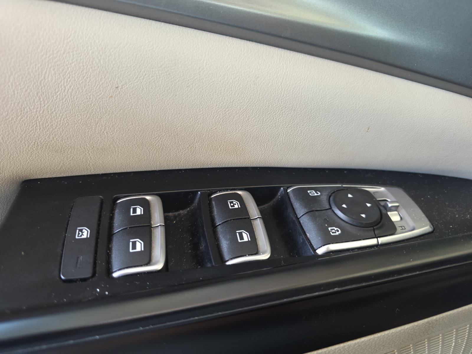 Used 2022 Aurora Black Kia LXS image 22