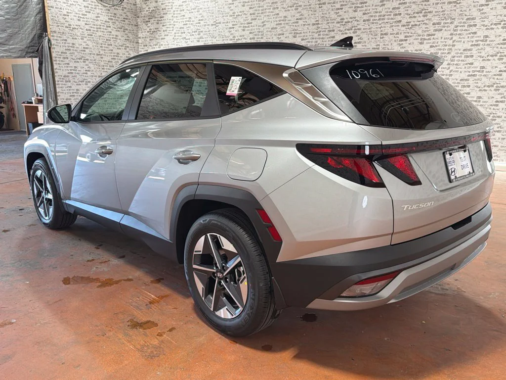 New 2026 Shimmering Silver Hyundai SEL image 5