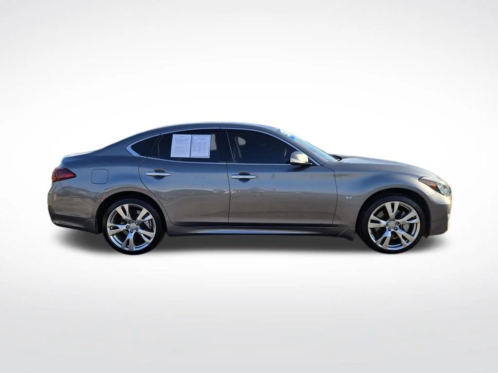 Used 2016 Gray INFINITI 3.7X image 2