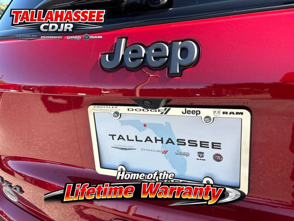 New 2026 Red Hot Pearlcoat Jeep Latitude image 5
