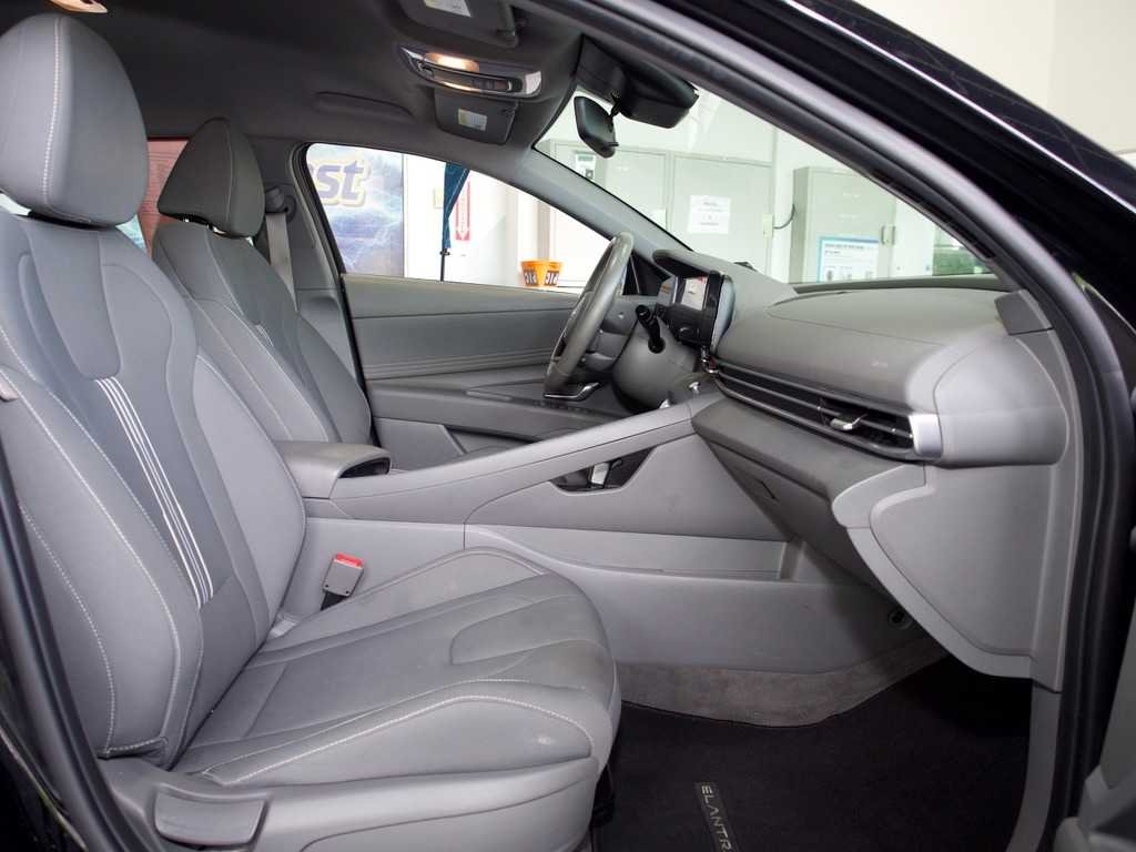 Used 2023 Black Hyundai SEL image 33