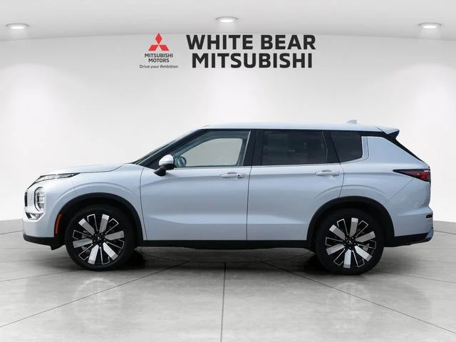 Certified Used 2025 White Diamond Mitsubishi SE image 3