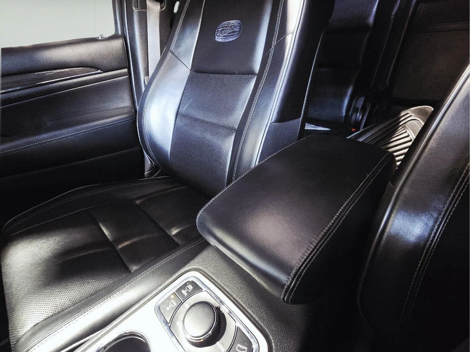 Used 2019 Diamond Black Crystal Pearlcoat Jeep Overland image 44