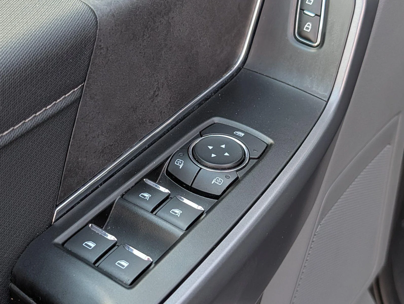 Used 2025 Oxford White Ford XLT image 16