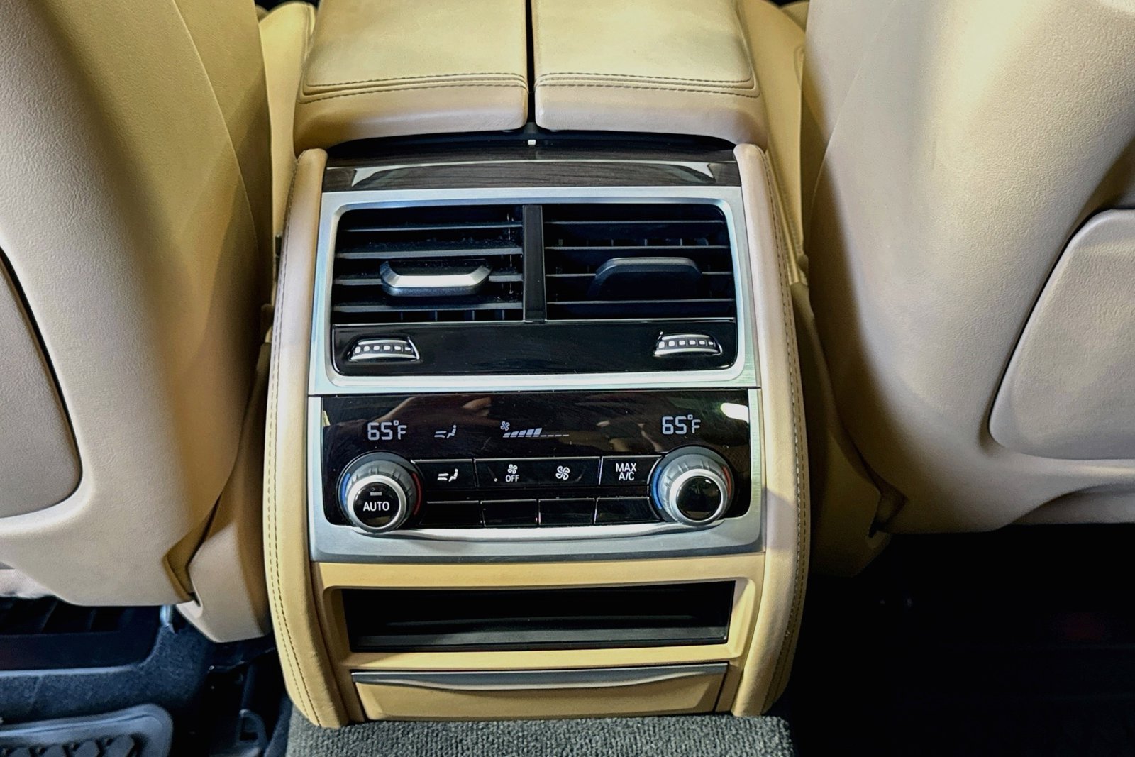 Used 2020 Mineral White Metallic BMW 740i image 24
