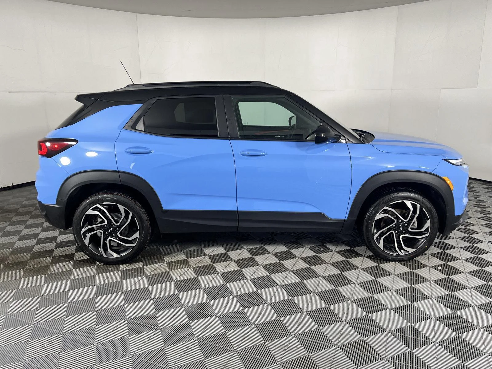 Used 2024 Fountain Blue Chevrolet RS image 23