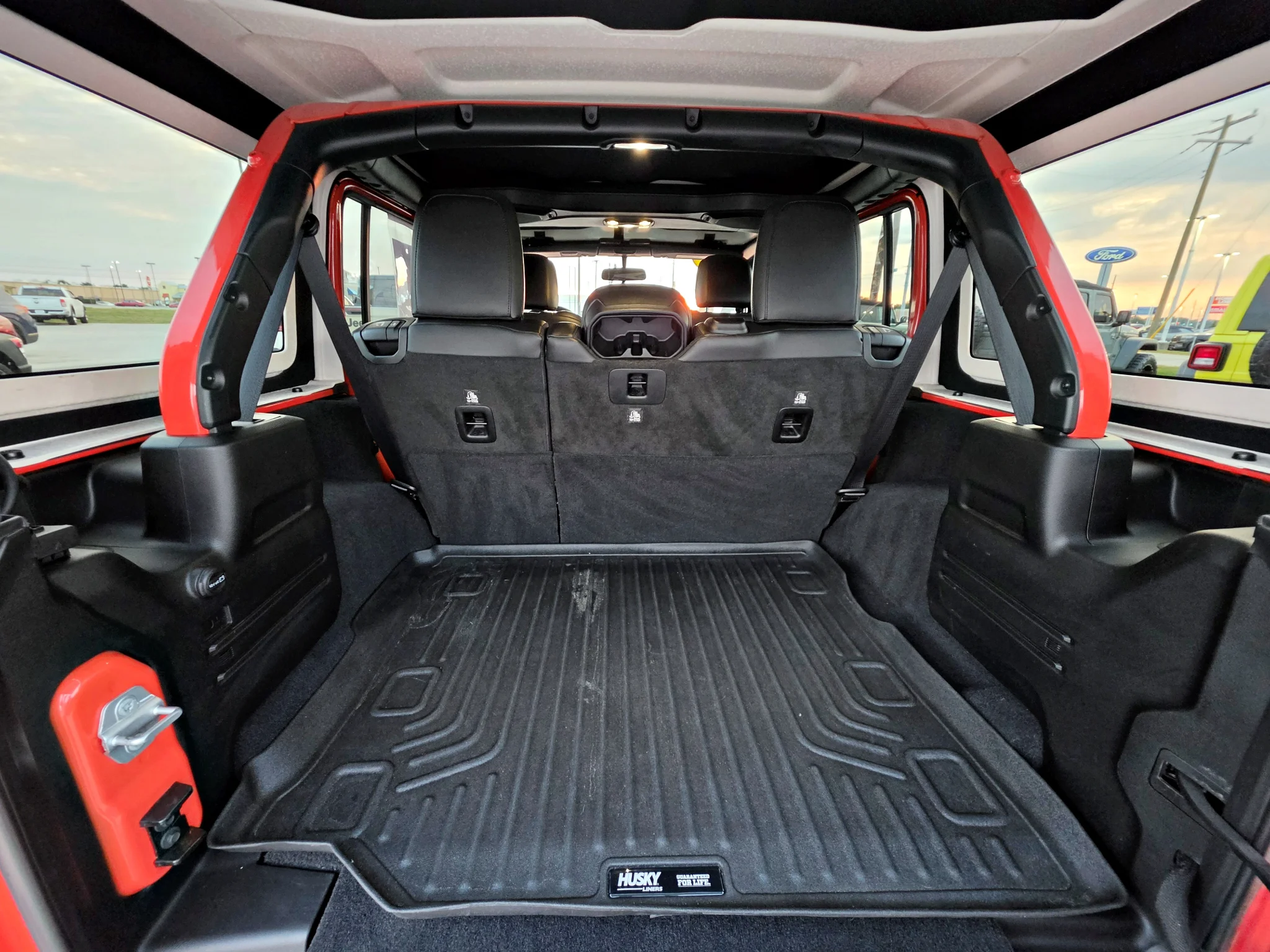 Used 2019 Punkn Metallic Clearcoat Jeep Sahara image 24