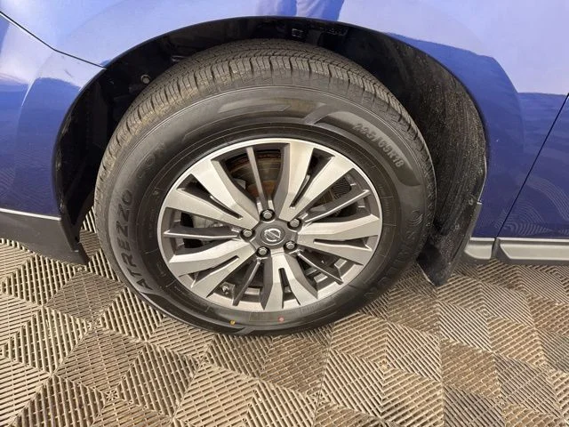 Used 2017 Blue Nissan SL image 33