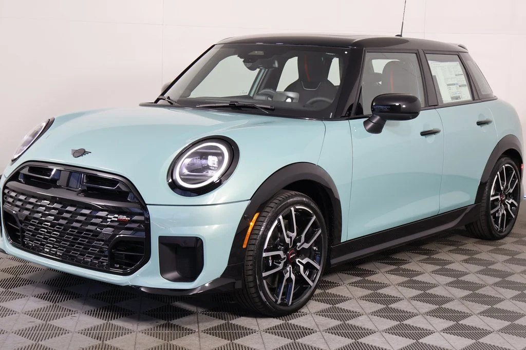 2026 MINI Hardtop Cooper S's photo