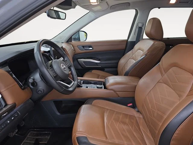Used 2024 Gray Nissan Platinum image 9
